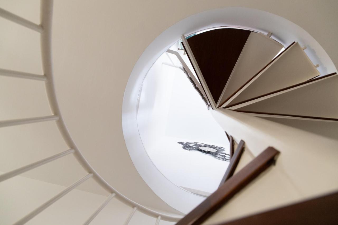 Spiral Stairs Duplex Apartment Figueres  Ngoại thất bức ảnh