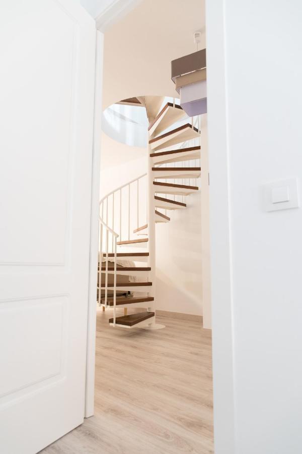 Spiral Stairs Duplex Apartment Figueres  Ngoại thất bức ảnh