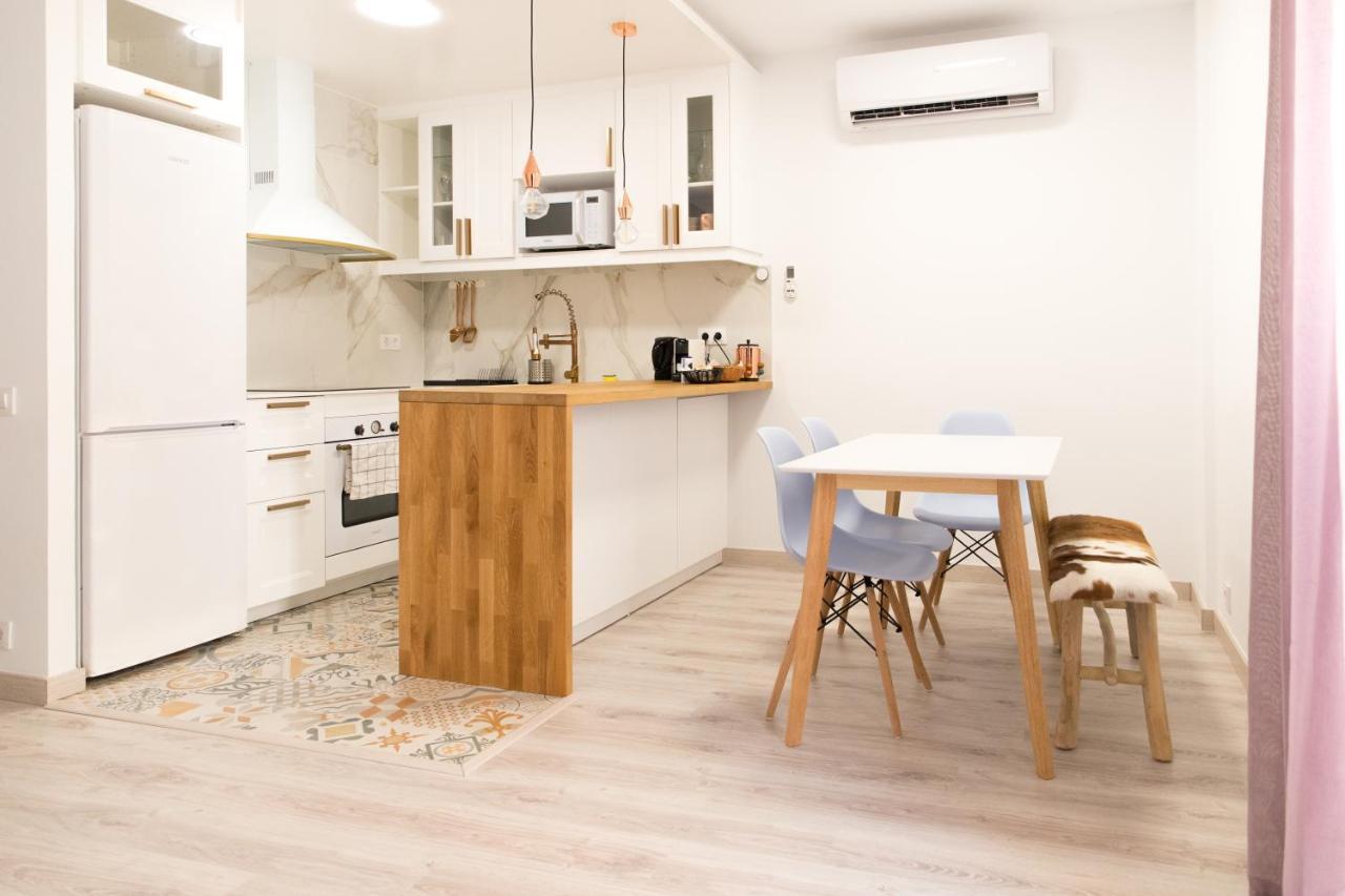 Spiral Stairs Duplex Apartment Figueres  Ngoại thất bức ảnh